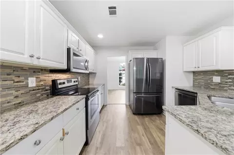 Kitchen - 208 Foxdale Ct, Lagrange, GA 30240 photo 2 of 3