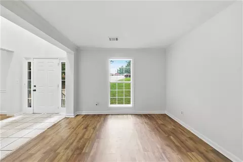 Living - 208 Foxdale Ct, Lagrange, GA 30240 photo 1 of 7