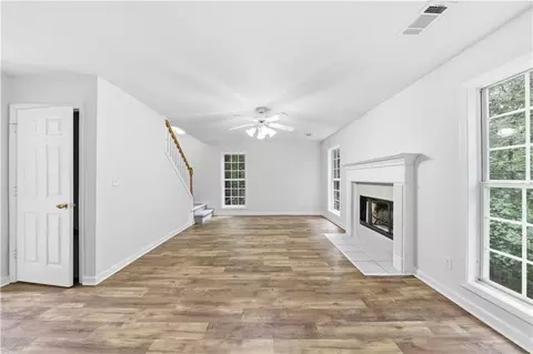 Living - 208 Foxdale Ct, Lagrange, GA 30240 photo 2 of 7