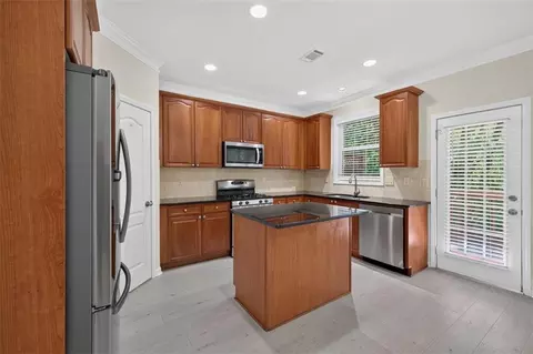 Kitchen - 2294 Meadows End, Duluth, GA 30097 photo 2 of 2