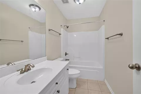 Bath - 2294 Meadows End, Duluth, GA 30097 photo 4 of 4