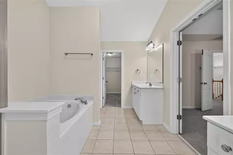 Bath - 2294 Meadows End, Duluth, GA 30097 photo 3 of 4
