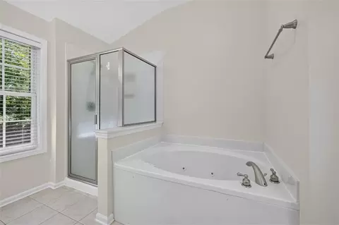 Bath - 2294 Meadows End, Duluth, GA 30097 photo 2 of 4