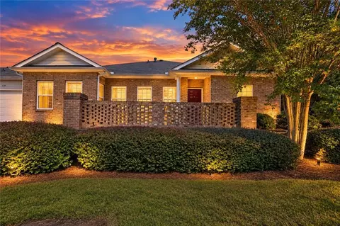 119 Villa Park Cir, Stone Mountain, GA 30087