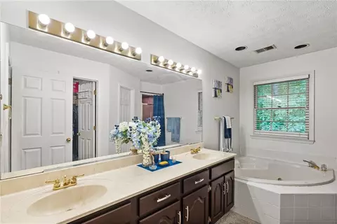 Bath - 165 Hayes Cir, Rex, GA 30273 photo 3 of 5