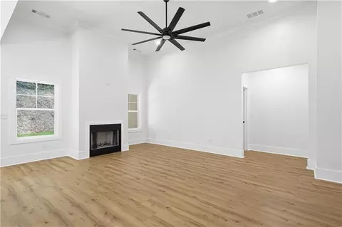 Living - 539 E Valley Rd NE, Rydal, GA 30171 photo 2 of 3