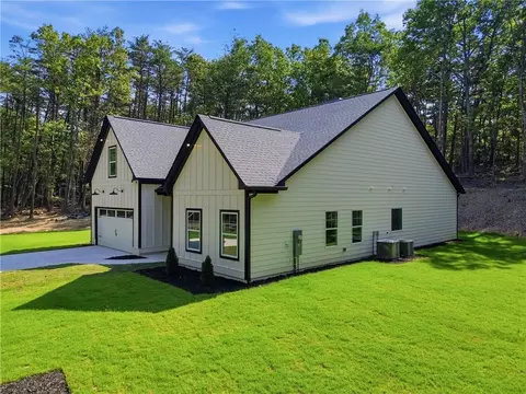 Exterior - 539 E Valley Rd NE, Rydal, GA 30171 photo 4 of 5