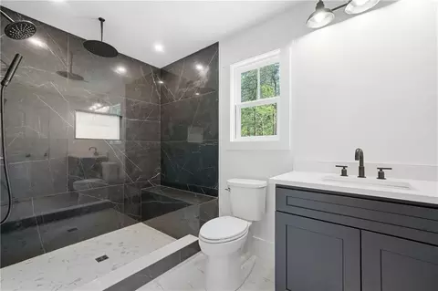 Bath - 539 E Valley Rd NE, Rydal, GA 30171 photo 6 of 6