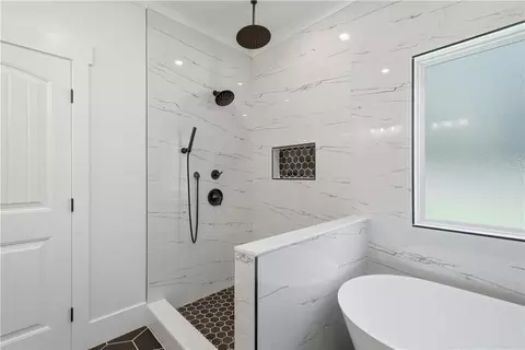 Bath - 539 E Valley Rd NE, Rydal, GA 30171 photo 5 of 6