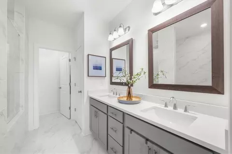 Bath - 3239 Bartee Walk, Suwanee, GA 30024 photo 4 of 6
