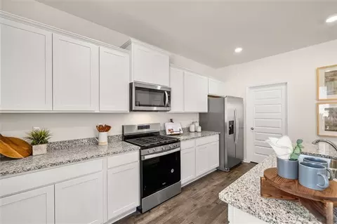 Kitchen - 205 Melrose Ct, Jefferson, GA 30549 photo 6 of 6
