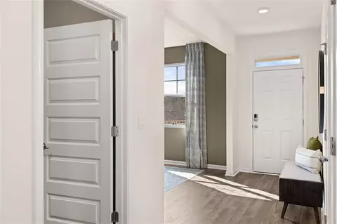 Entry Way - 205 Melrose Ct, Jefferson, GA 30549 photo 2 of 7