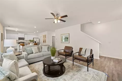 Living - 205 Melrose Ct, Jefferson, GA 30549 photo 3 of 4
