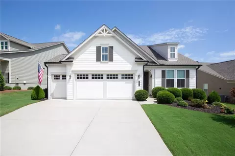 215 Silver Ct, Hoschton, GA 30548