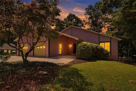 10900 Spotted Pony Trl, Johns Creek, GA 30022