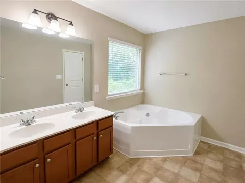 Bath - 2170 Stonebrook Dr, Austell, GA 30106 photo 2 of 5