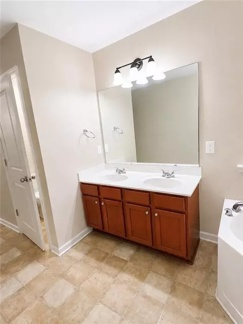 Bath - 2170 Stonebrook Dr, Austell, GA 30106 photo 1 of 5
