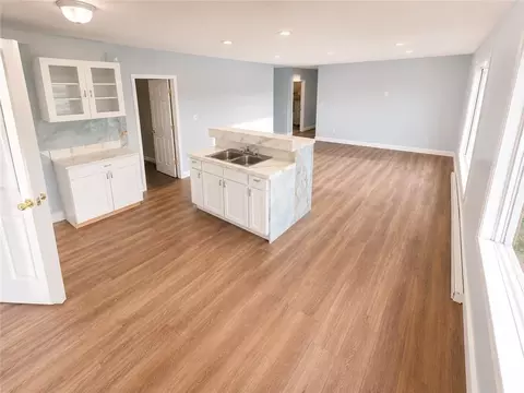 Living - 140 E Hamm Rd, Jackson, GA 30233 photo 4 of 4