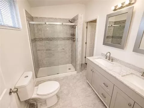 Bath - 140 E Hamm Rd, Jackson, GA 30233 photo 1 of 4