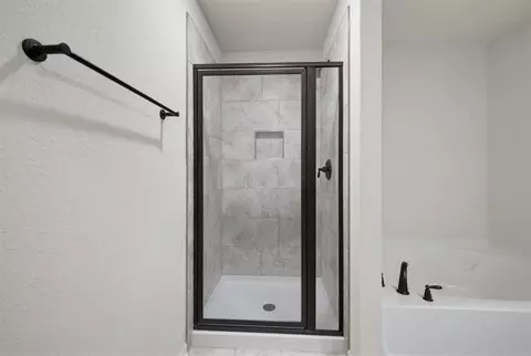 Bath - 446 Samara Ct, Fairburn, GA 30213 photo 3 of 4