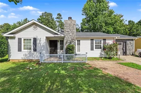 2805 Robinson Wood Dr, Riverdale, GA 30296