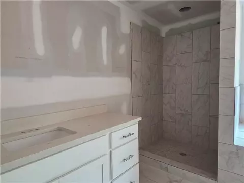 Bath - 374 Meadows Dr, Bethlehem, GA 30620 photo 6 of 7