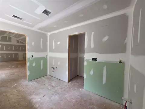 Entry Way - 374 Meadows Dr, Bethlehem, GA 30620 photo 12 of 16
