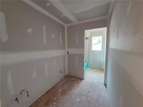 Entry Way - 374 Meadows Dr, Bethlehem, GA 30620 photo 7 of 16