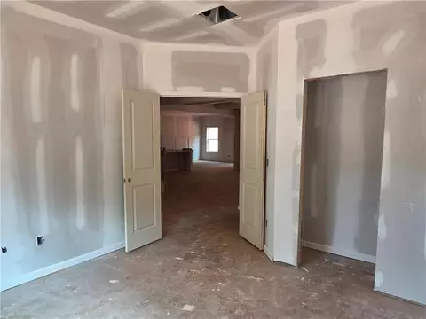 Entry Way - 374 Meadows Dr, Bethlehem, GA 30620 photo 4 of 16