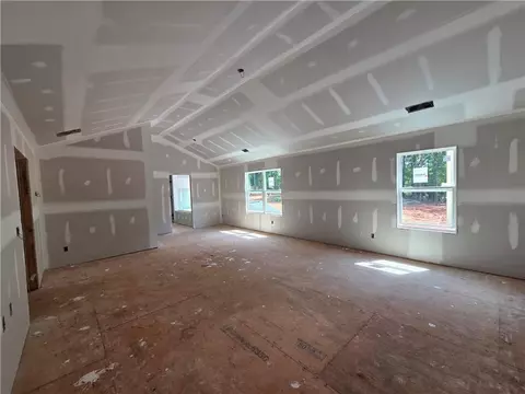 Entry Way - 374 Meadows Dr, Bethlehem, GA 30620 photo 10 of 16