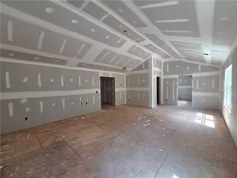 Entry Way - 374 Meadows Dr, Bethlehem, GA 30620 photo 11 of 16