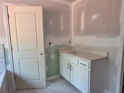 Bath - 374 Meadows Dr, Bethlehem, GA 30620 photo 7 of 7