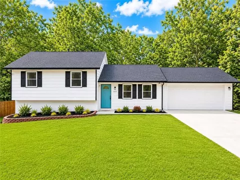 1018 Wayne Dr, Snellville, GA 30078