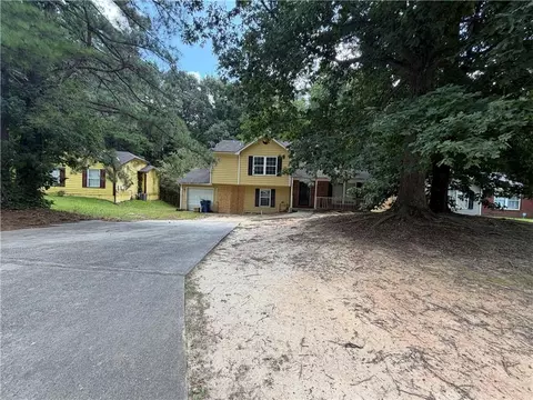 6495 Emerald Pointe Cir, College Park, GA 30349