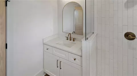 Bath - 5510 Monument Rd, Jasper, GA 30143 photo 3 of 4