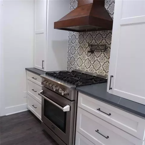 Kitchen - 185 Chimney Spgs, Tyrone, GA 30290 photo 3 of 7