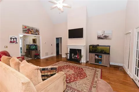 Living - 1011 Lakeside Ct, Bishop, GA 30621 photo 1 of 2