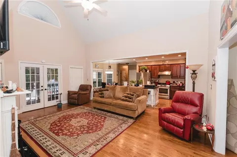 Living - 1011 Lakeside Ct, Bishop, GA 30621 photo 2 of 2