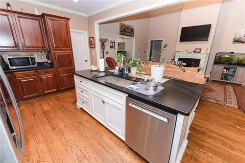 Kitchen - 1011 Lakeside Ct, Bishop, GA 30621 photo 5 of 6