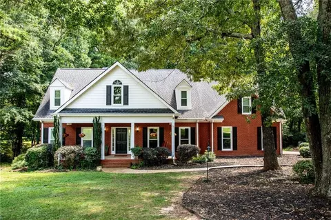1011 Lakeside Ct, Bishop, GA 30621