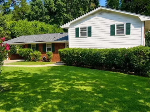 2544 W Laurel Ridge Dr, Decatur, GA 30033