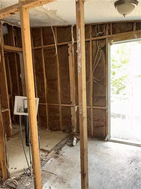 Bath - 219 Lynn Rd, Bethlehem, GA 30620 photo 1 of 1