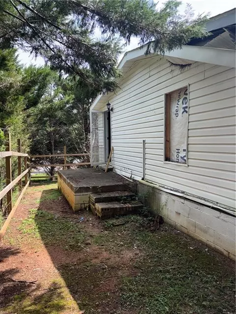 Exterior - 219 Lynn Rd, Bethlehem, GA 30620 photo 14 of 19