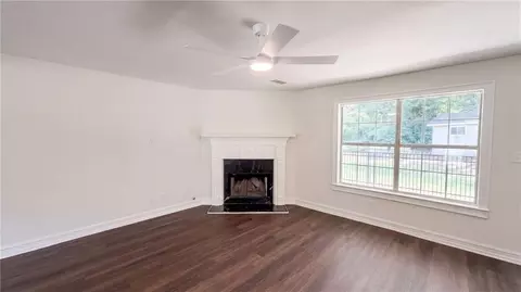 Living - 115 Emerald Ln, Hampton, GA 30228 photo 3 of 5