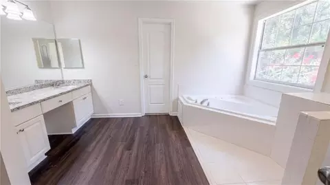 Bath - 115 Emerald Ln, Hampton, GA 30228 photo 2 of 4