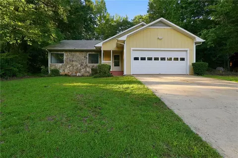 140 Forrest Brook Dr, Palmetto, GA 30268