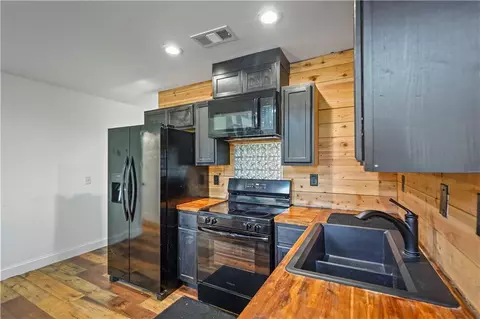 Kitchen - 10 Park Rd, Jackson, GA 30233 photo 4 of 4