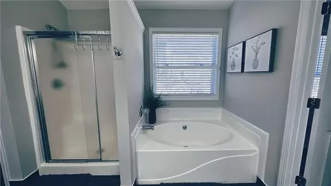 Bath - 3295 Briaroak Dr, Duluth, GA 30096 photo 2 of 3