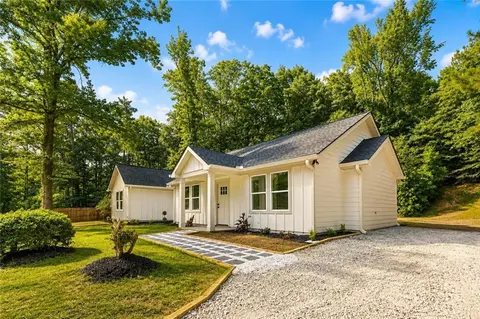 1231 Bunny Ct, Loganville, GA 30052