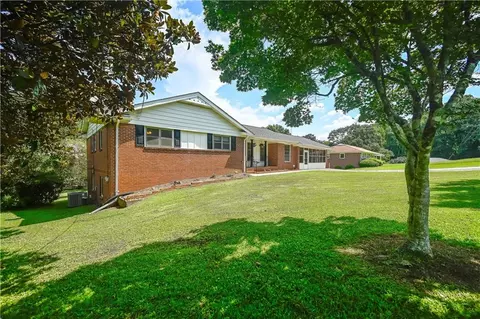 2484 SW Northview Dr, Austell, GA 30106